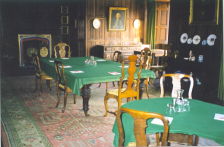Big dining room adaptable for board meetings and lectures